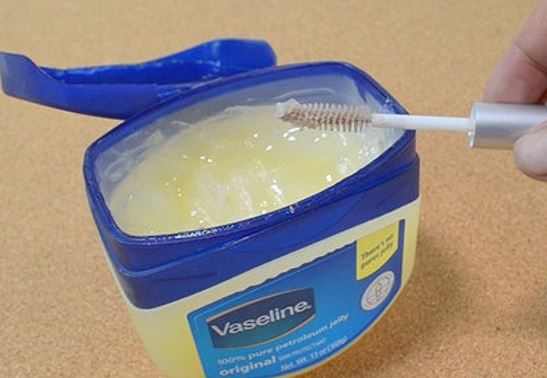 Vaseline for eyelashes