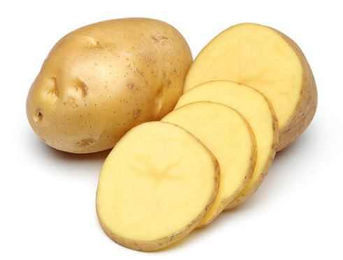 Use potato slices to remove black spots naturally